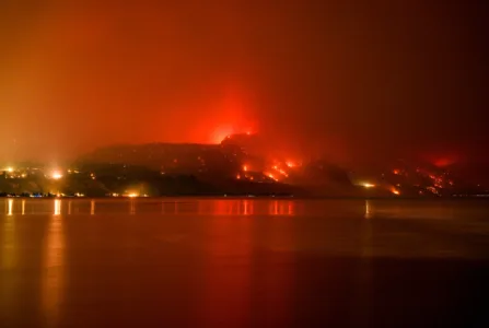 Wildfires scorch western US and Canada